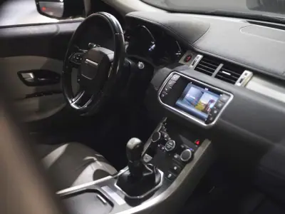 Land Rover Range Rover Evoque 2015 - 18990 EUR, 145080 km - AUTO.MOTO.pt - 145080km - foto 16 de 22