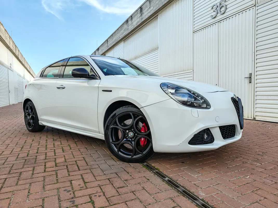 Alfa Romeo Giulietta 2011 - 8990 EUR, 212567 km - AUTO.MOTO.pt - 212567km - foto 4 de 13