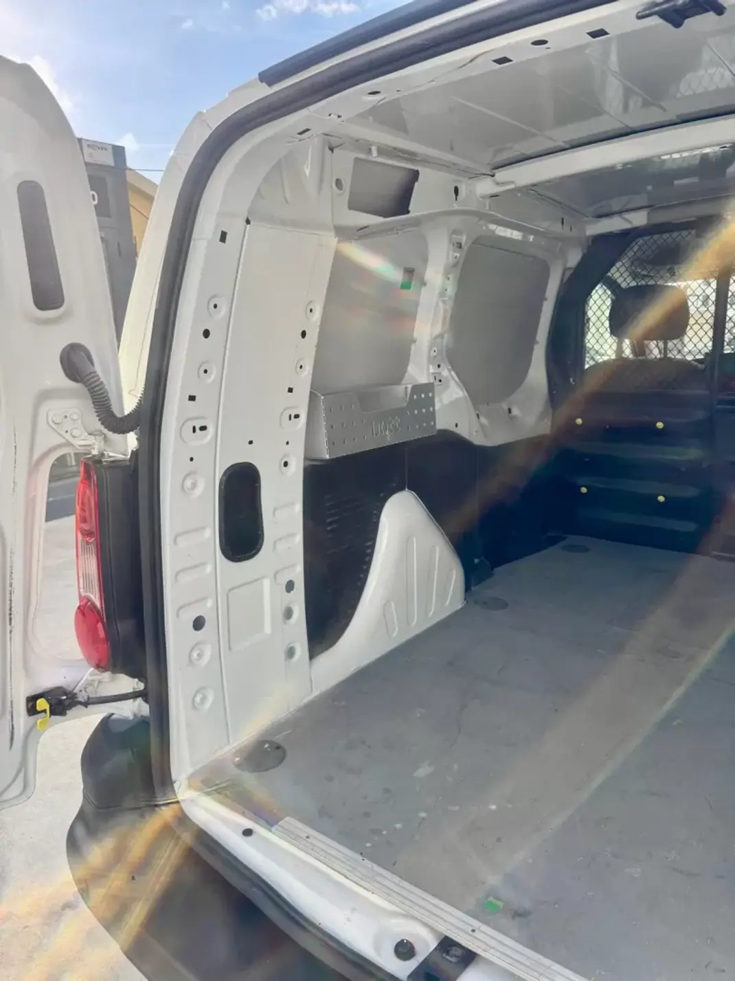 Peugeot 2016 - 13990 EUR, 189000 km - AUTO.MOTO.pt - 189000km - foto 15 de 18