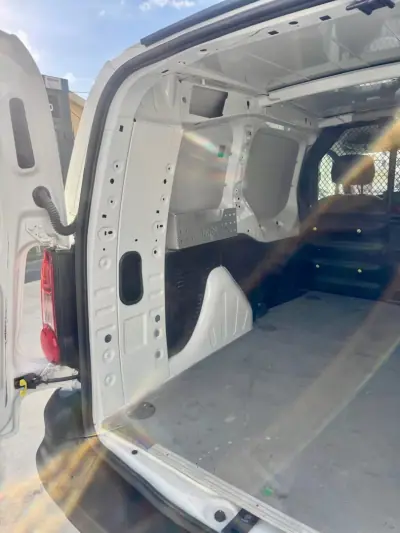 Peugeot 2016 - 13990 EUR, 189000 km - AUTO.MOTO.pt - 189000km - foto 15 de 18