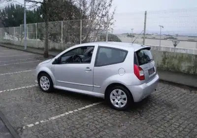 Citroën C2 2008 - 4500 EUR, 255000 km - AUTO.MOTO.pt - 255000km - foto 3 de 11