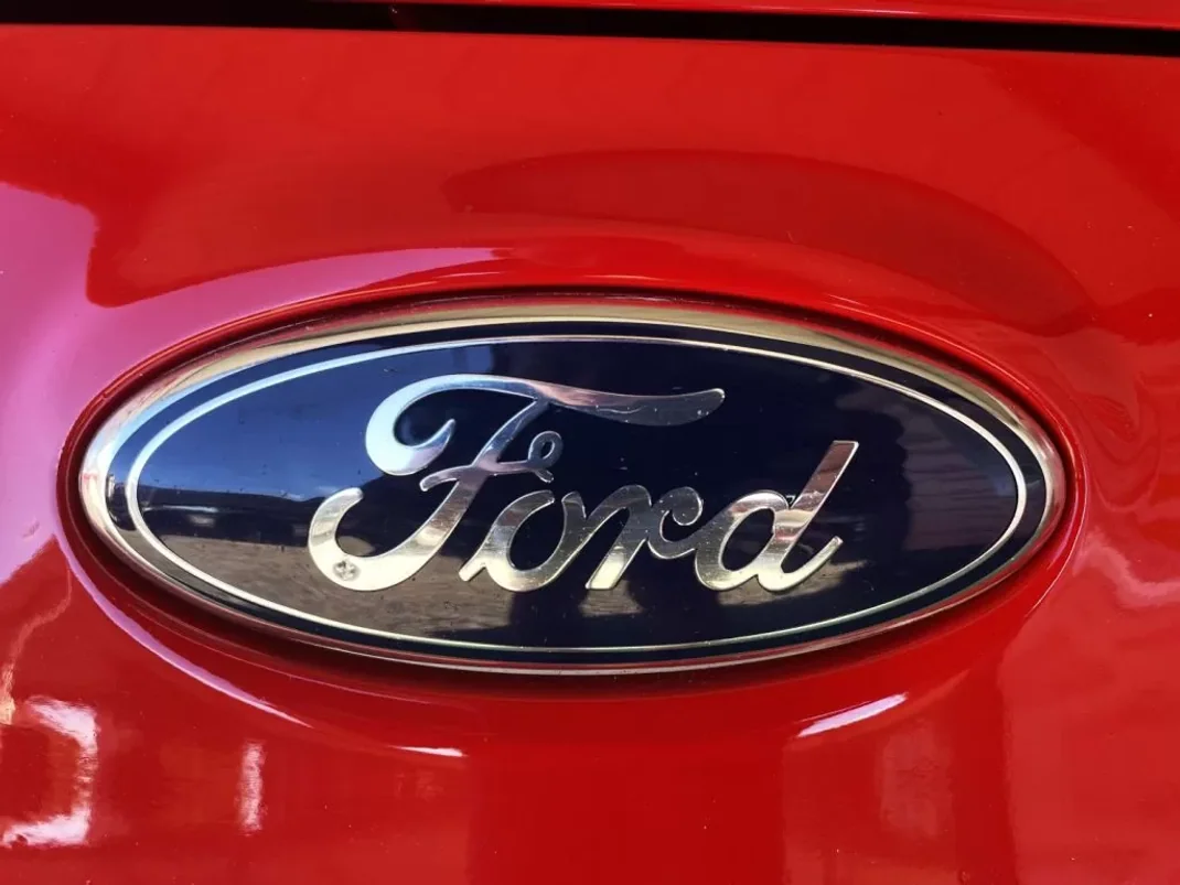 Ford KA 2015 - 7500 EUR, 121750 km - AUTO.MOTO.pt - 121750km - foto 16 de 45