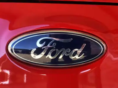 Ford KA 2015 - 7500 EUR, 121750 km - AUTO.MOTO.pt - 121750km - foto 16 de 45