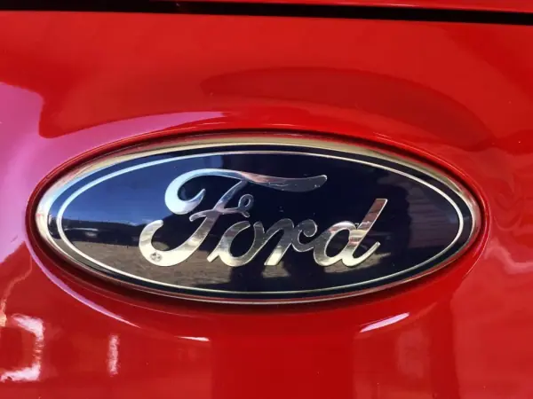 Ford KA 2015 - 7500 EUR, 121750 km - AUTO.MOTO.pt - 121750km - foto 16 de 45