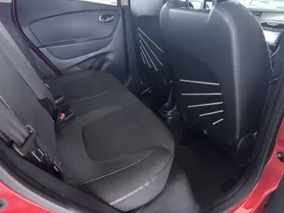 Renault Captur 2016 - 12250 EUR, 136506 km - AUTO.MOTO.pt - 136506km - foto 14 de 22