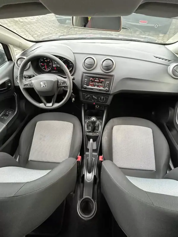 SEAT Ibiza 2017 - 8990 EUR, 267000 km - AUTO.MOTO.pt - 267000km - foto 11 de 16