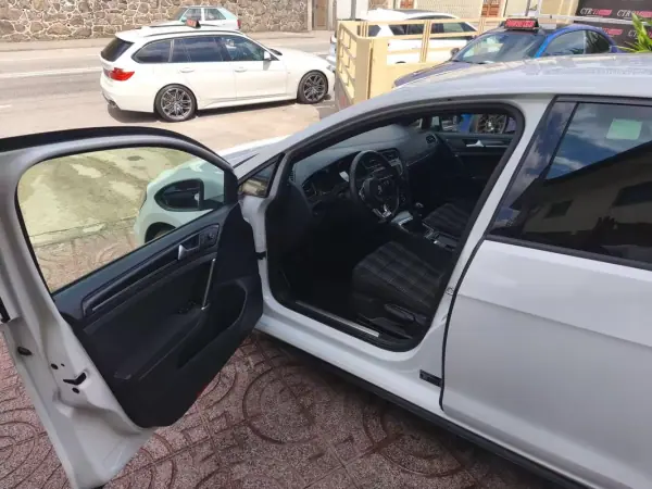 Volkswagen Golf 2014 - 17900 EUR, 195000 km - AUTO.MOTO.pt - 195000km - foto 16 de 32