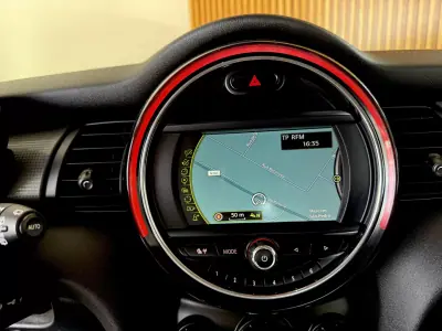 MINI One 2016 - 11900 EUR, 133000 km - AUTO.MOTO.pt - 133000km - foto 72 de 86