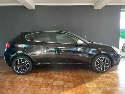 Alfa Romeo Giulietta 2012 - 11900 EUR, 149326 km - AUTO.MOTO.pt - 149326km - foto 4 de 8