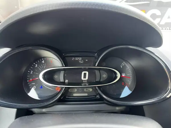 Renault Clio 2016 - 10900 EUR, 213258 km - AUTO.MOTO.pt - 213258km - foto 3 de 13