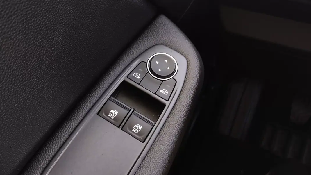 Renault Clio 2021 - 13999 EUR, 63000 km - AUTO.MOTO.pt - 63000km - foto 28 de 38