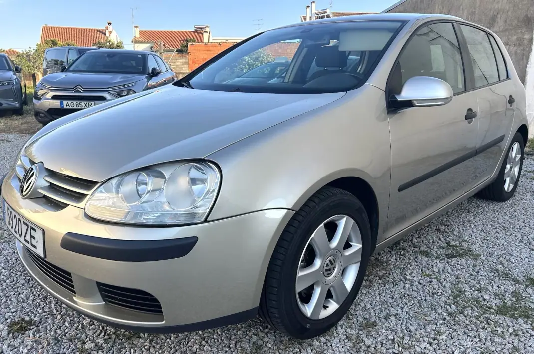 Volkswagen Golf 2004 - 4990 EUR, 228700 km - AUTO.MOTO.pt - 228700km - foto 1 de 11