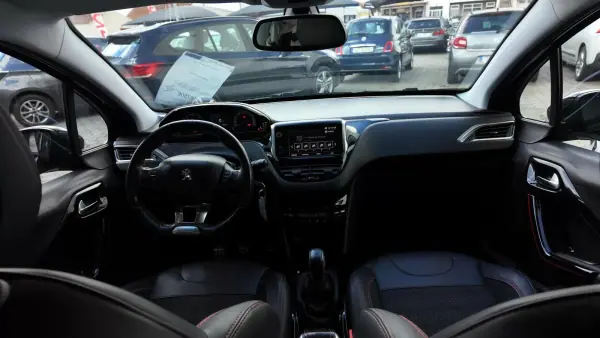 Peugeot 2008 2018 - 16750 EUR, 88000 km - AUTO.MOTO.pt - 88000km - foto 14 de 20