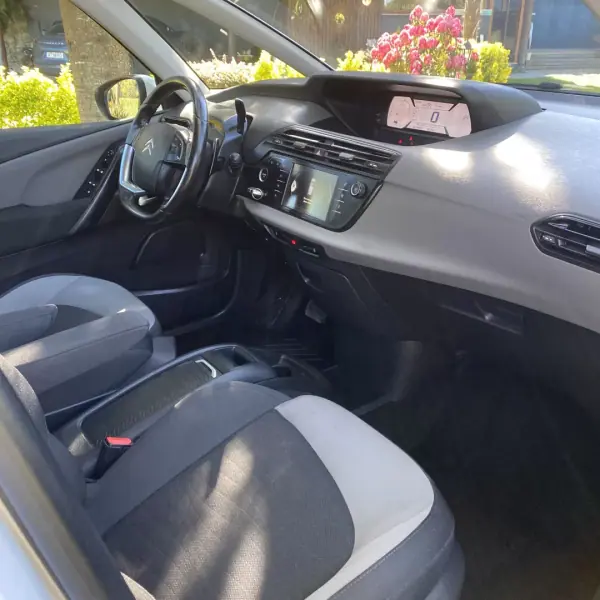 Citroën C4 Picasso 2016 - 13990 EUR, 168400 km - AUTO.MOTO.pt - 168400km - foto 27 de 28