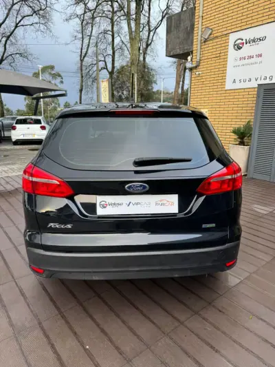 Ford Focus SW 2017 - 9980 EUR, 125000 km - AUTO.MOTO.pt - 125000km - foto 8 de 15