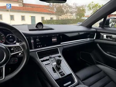 Porsche Panamera 2017 - 58990 EUR, 114000 km - AUTO.MOTO.pt - 114000km - foto 11 de 39