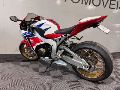 Honda CBR 1000RR 2015 - 14500 EUR, 33944 km - AUTO.MOTO.pt - 33944km - foto 11 de 21