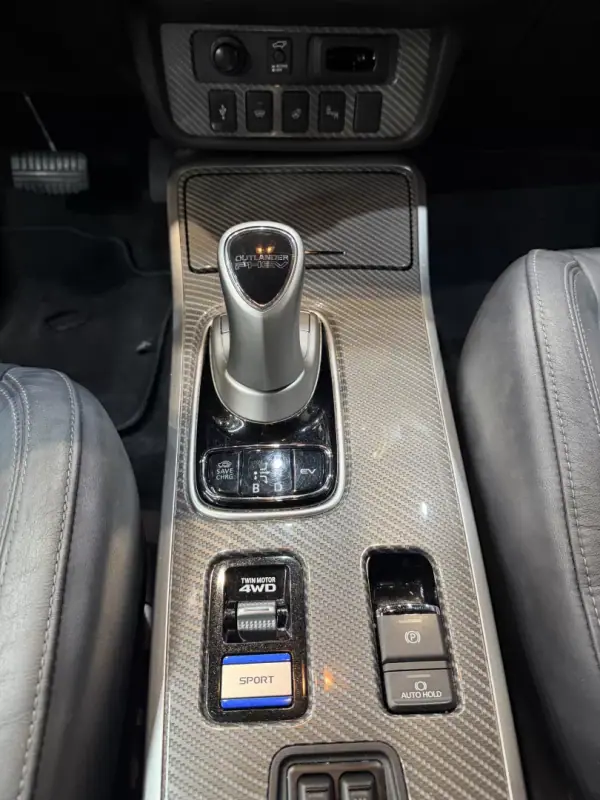 Mitsubishi Outlander 2020 - 24900 EUR, 63000 km - AUTO.MOTO.pt - 63000km - foto 11 de 14
