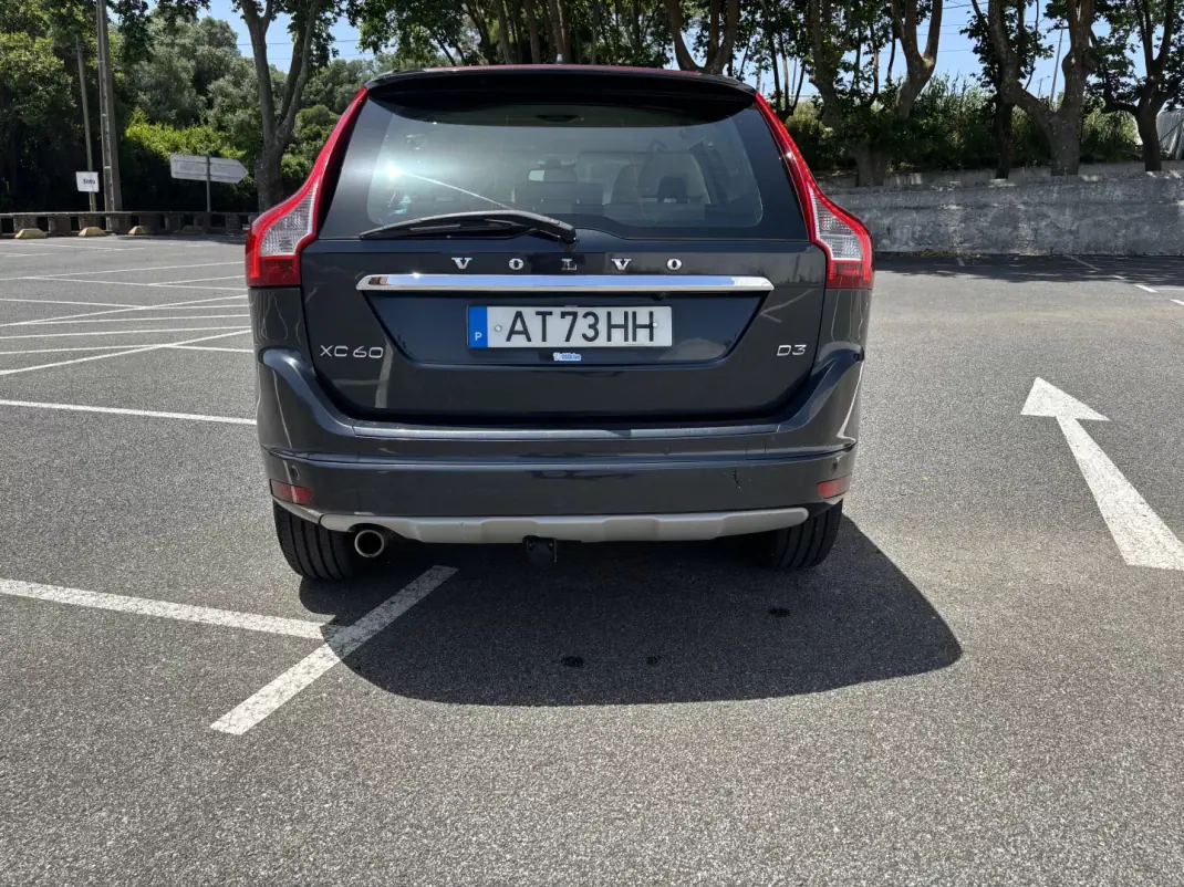 Volvo XC 60 2017 - 13500 EUR, 298900 km - AUTO.MOTO.pt - 298900km - foto 3 de 12