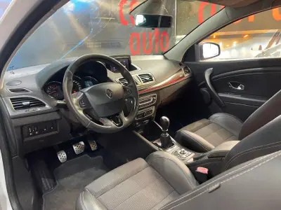 Renault Mégane Coupe 2014 - 9750 EUR, 182000 km - AUTO.MOTO.pt - 182000km - foto 27 de 44