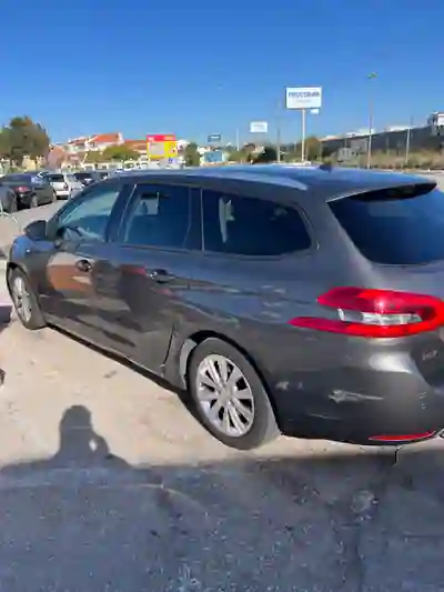 Peugeot 308 2016 - 7500 EUR, 147658 km - 147658km - foto 4 de 9