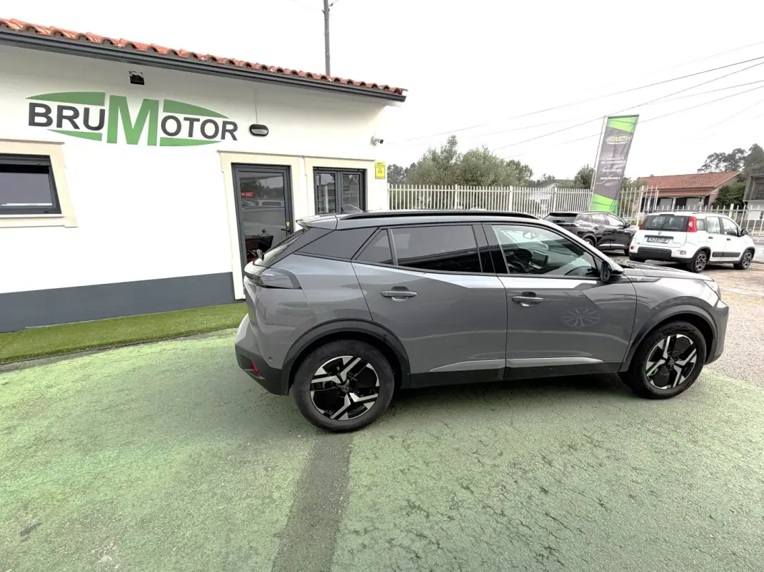 Peugeot e-2008 2025 - 25400 EUR, 17162 km - 17162km - foto 5 de 19