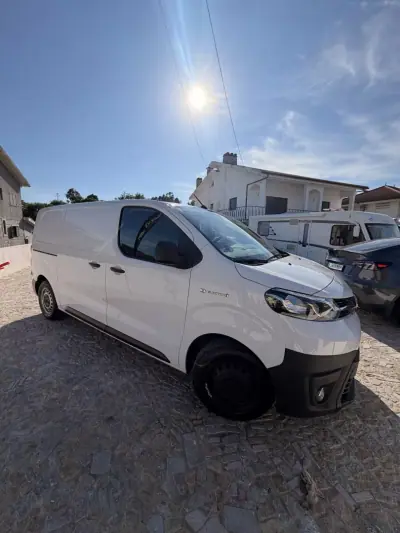 Toyota Proace Verso Electric 2024 - 19500 EUR, 33000 km - AUTO.MOTO.pt - 33000km - foto 3 de 9