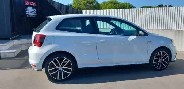Volkswagen Polo 2017 - 19800 EUR, 70383 km - AUTO.MOTO.pt - 70383km - foto 10 de 22