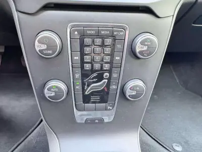 Volvo V40 Cross Country 2014 - 12750 EUR, 189500 km - AUTO.MOTO.pt - 189500km - foto 10 de 15