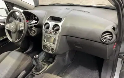 Opel Corsa 2013 - 7990 EUR, 118654 km - AUTO.MOTO.pt - 118654km - foto 8 de 14