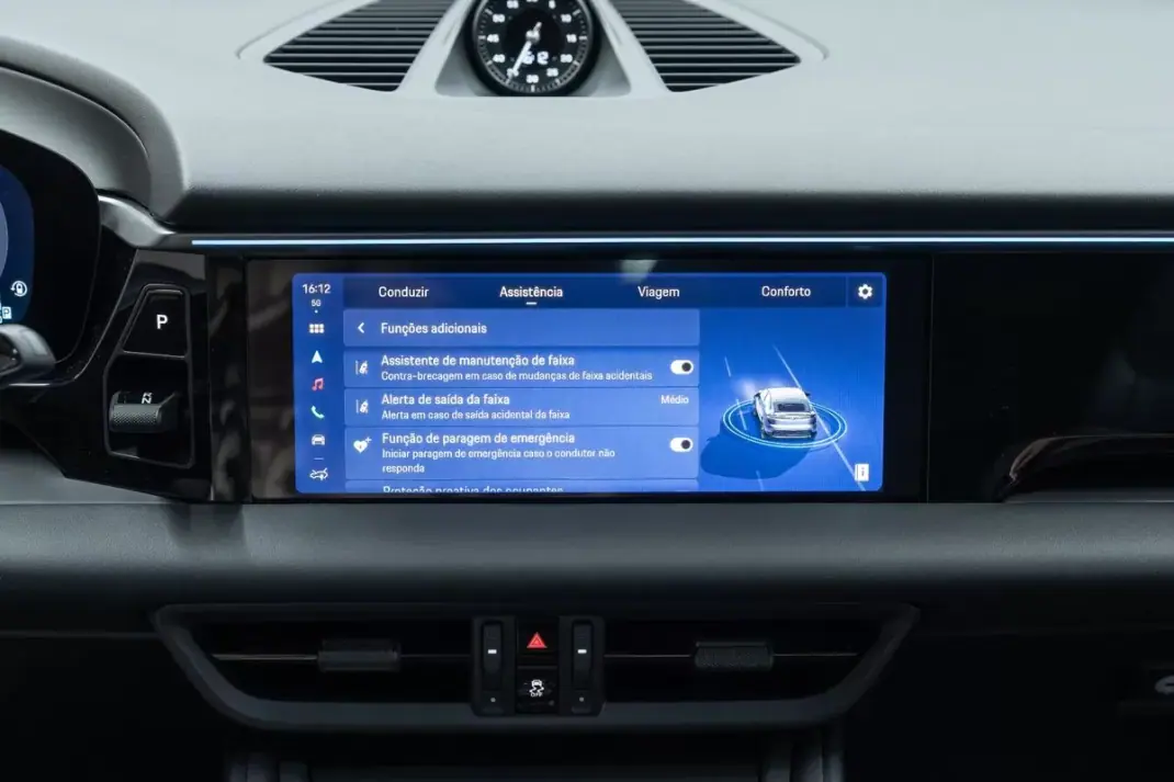 Porsche Macan 2025 - 89950 EUR, 8000 km - AUTO.MOTO.pt - 8000km - foto 38 de 57