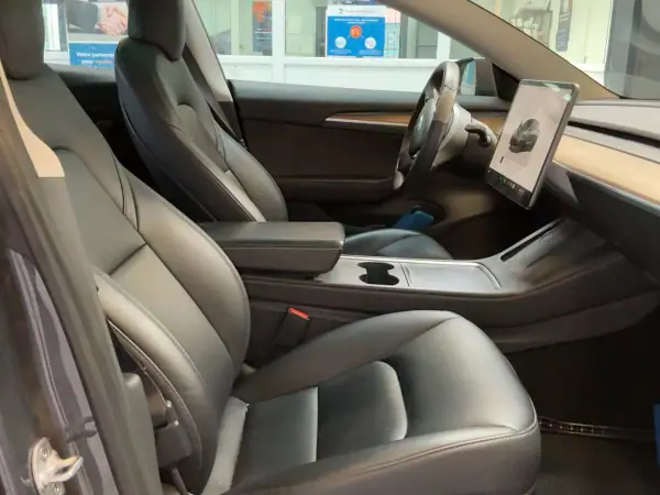 Tesla Model 3 2022 - 26900 EUR, 99326 km - AUTO.MOTO.pt - 99326km - foto 5 de 10