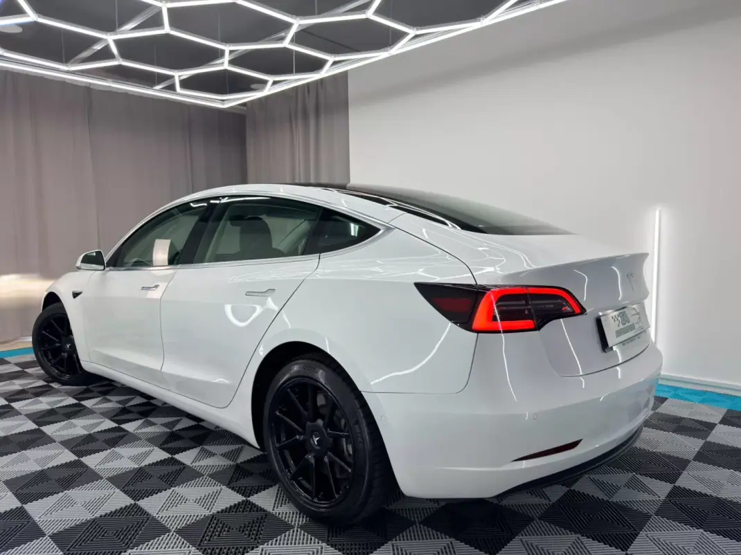 Tesla Model 3 2020 - 23750 EUR, 66000 km - AUTO.MOTO.pt - 66000km - foto 5 de 22