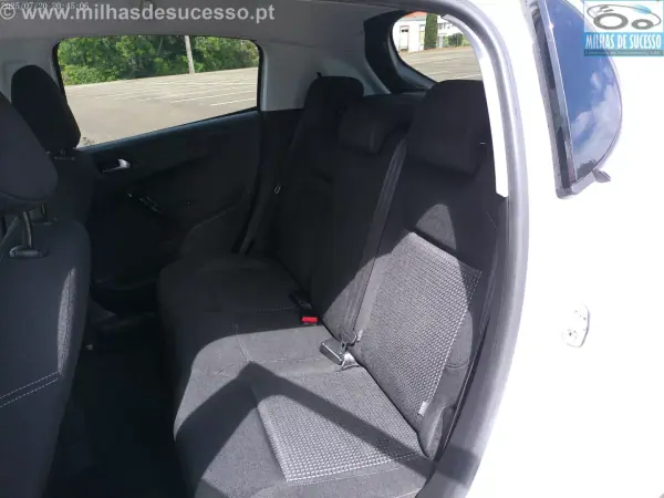 Peugeot 208 2019 - 12250 EUR, 136000 km - AUTO.MOTO.pt - 136000km - foto 12 de 23