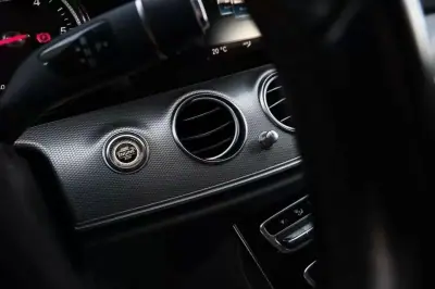 Mercedes-Benz E 220 2017 - 25000 EUR, 168000 km - AUTO.MOTO.pt - 168000km - foto 19 de 30