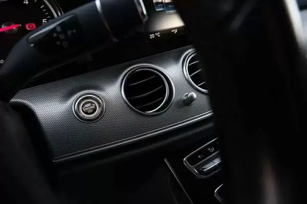 Mercedes-Benz E 220 2017 - 25000 EUR, 168000 km - AUTO.MOTO.pt - 168000km - foto 19 de 30