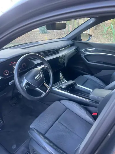 Audi e-tron 2022 - 34750 EUR, 131000 km - AUTO.MOTO.pt - 131000km - foto 23 de 50