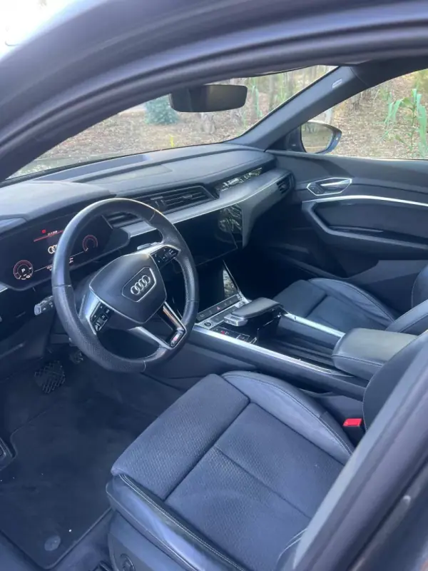 Audi e-tron 2022 - 34750 EUR, 131000 km - AUTO.MOTO.pt - 131000km - foto 23 de 50