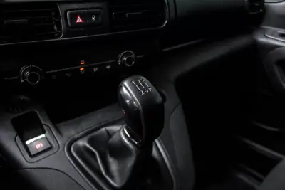 Peugeot Partner BlueHDi 100 L2 Cabine Dupla 2021 - 12990 EUR, 103902 km - AUTO.MOTO.pt - 103902km - foto 18 de 28