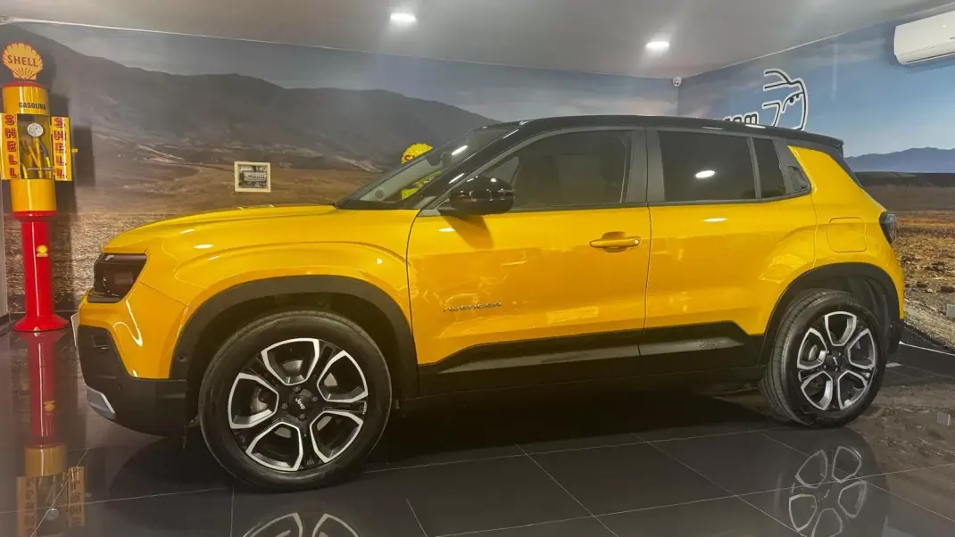 Jeep Avenger 2023 - 24990 EUR, 41228 km - AUTO.MOTO.pt - 41228km - foto 1 de 27