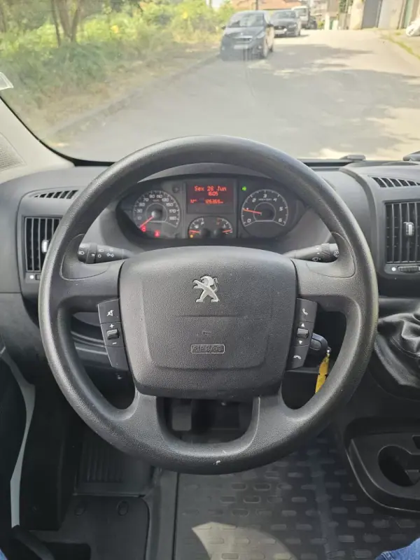 Peugeot BOXER 2.0 BlueHDi 435 L4H2 Premium 2020 - 20350 EUR, 126369 km - AUTO.MOTO.pt - 126369km - foto 36 de 40