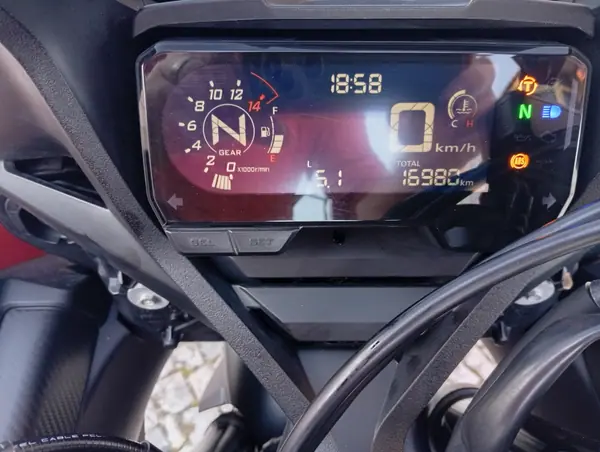 Honda CB650R 2023 - 8000 EUR, 17200 km - AUTO.MOTO.pt - 17200km - foto 4 de 6
