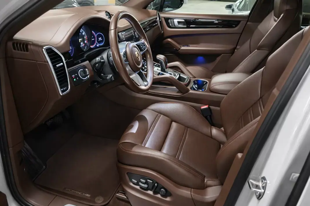 Porsche Cayenne 2022 - 69990 EUR, 140213 km - AUTO.MOTO.pt - 140213km - foto 7 de 12