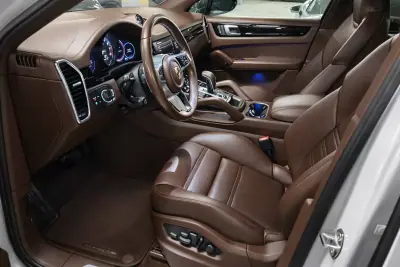 Porsche Cayenne 2022 - 69990 EUR, 140213 km - AUTO.MOTO.pt - 140213km - foto 7 de 12