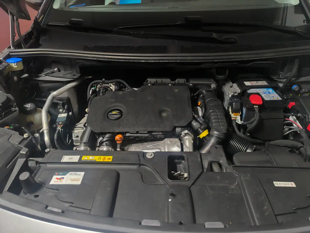 Peugeot 5008 2019 - 21750 EUR, 100000 km - AUTO.MOTO.pt - 100000km - foto 6 de 8