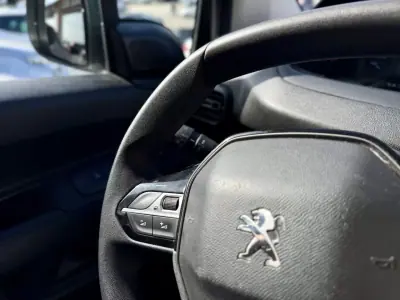 Peugeot Partner 1.5 BlueHdi L1 102Cv | CARPLAY | IVA DEDUTÍVEL 2023 - 14950 EUR, 98000 km - AUTO.MOTO.pt - 98000km - foto 18 de 22