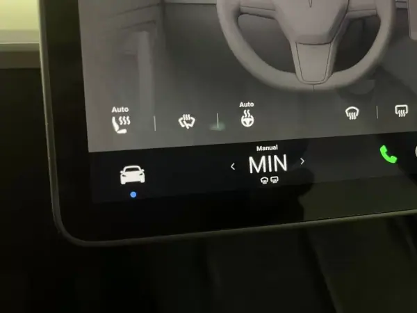 Tesla Model 3 2023 - 29750 EUR, 68000 km - AUTO.MOTO.pt - 68000km - foto 14 de 44