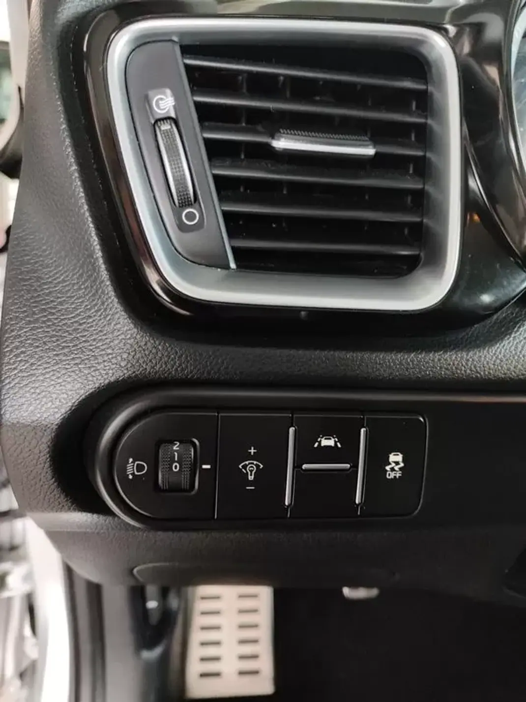 Kia Ceed SW 2019 - 18250 EUR, 70500 km - AUTO.MOTO.pt - 70500km - foto 23 de 35