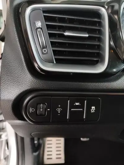 Kia Ceed SW 2019 - 18250 EUR, 70500 km - AUTO.MOTO.pt - 70500km - foto 23 de 35