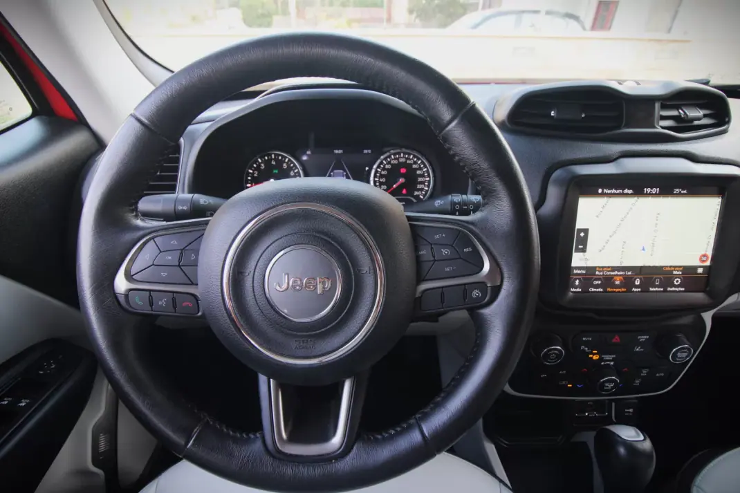 Jeep Renegade 2018 - 14990 EUR, 116000 km - AUTO.MOTO.pt - 116000km - foto 18 de 36